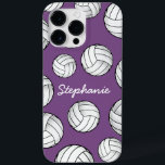 Nome Personalizado Único Roxo de Voleibol<br><div class="desc">Um legal caso pro max do iPhone com um nome personalizado e uma mistura de volleybolas contra um pano de fundo roxo pastel.</div>