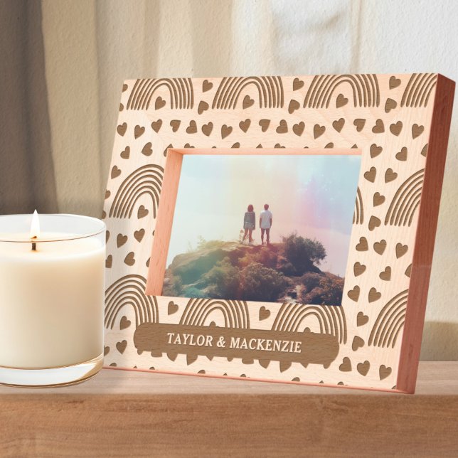 Nomes personalizados - Padrão do arco-íris e coraç (Personalized Names Rainbow and Heart Pattern Etched Frames by Ricaso. Patterned hearts and rainbows)