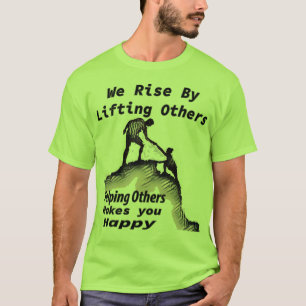 Nós aumentamos ajudando outro t-shirt