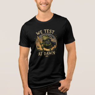 Nós Testamos ao Amanhecer Camisa Divertida de Rã P