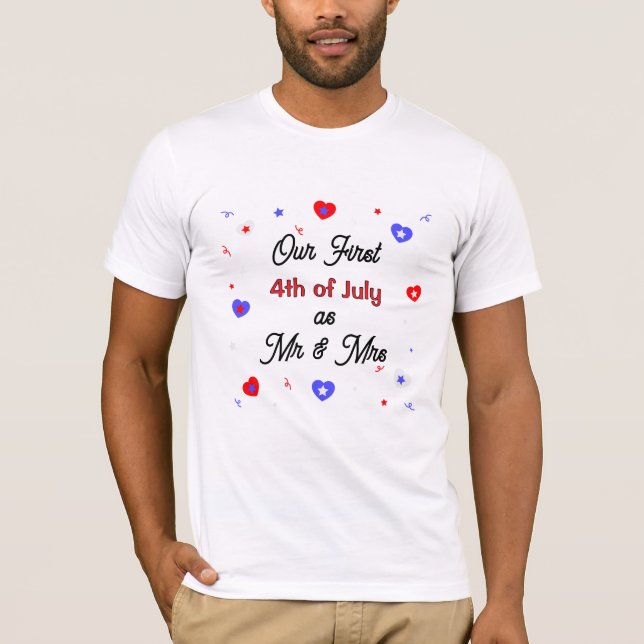 Nosso Primeiro 4 de julho como Sr. e Sra. T-Shirt (Frente)