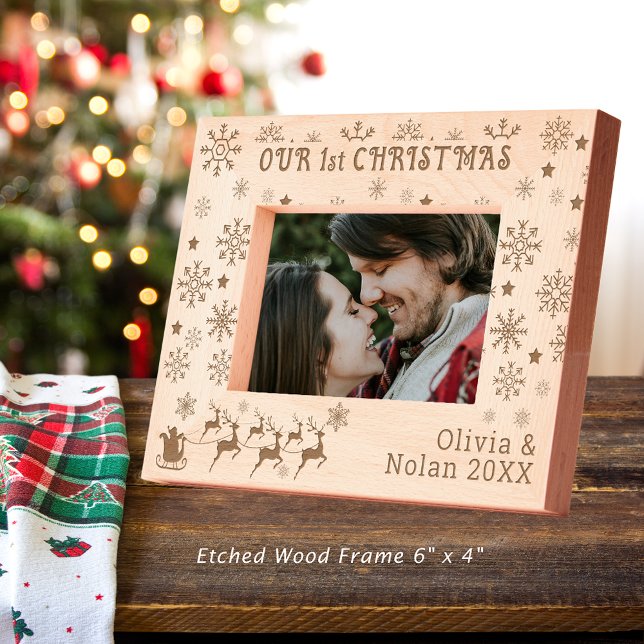 Nossos primeiros Papais noeis de Natal e Casal de  (Our First Christmas Santa & Deer Couple's Name 6x4 Etched Frame)