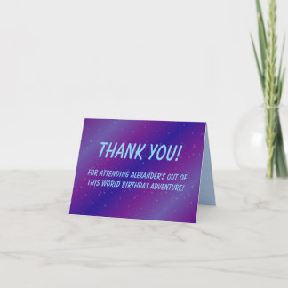 Nota de agradecimento de aniversário no espaço azu