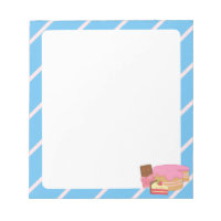 Bolo Kawaii em um Bloco de Anotações de Fundo Stri