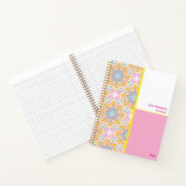Notebook com padrão de flor rosa e azul esbranquiç