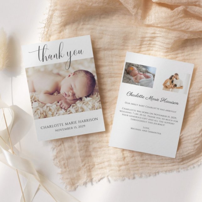 Novo Cartão de Anúncio de Bebê com Script Minimali (Criador carregado)