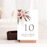 Numeração De Mesa Boho Dusty Flores Secos Rosa Pampas Casamento Gras<br><div class="desc">Apresentamos as nossas Flores Secas, Pampas Grass, Floral Wreath Wedding Table Number, uma ode encantadora a romance boêmico e elegância rústica. Adorado com delicadas flores secas e relva-pampas brancas, este número de mesa capta a essência do outono em suas matizes poeirentas cor-de-rosa e o motif floral, perfeito para casais que...</div>