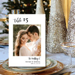 Numeração De Mesa Caligrafia Números de Tabelas de Casamento Duplos<br><div class="desc">Números de Tabela de Casamento de Script de Caligrafia Elegante Duplo Lado com foto personalizada personalizada. Ajude seus hóspedes a encontrar facilmente seu caminho com estas simples e elegantes placas de números de tabela de dois lados. Adicione facilmente fotos, números, nomes e data! Apresenta uma bonito caligrafia "o casamento de"...</div>