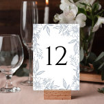 Numeração De Mesa Casamento Azul Derramado de Linha Floral Elegante<br><div class="desc">Estes bonitos cartões de números da mesa de casamento apresentam um desenho de linha floral em azul empoeirado. Na moda,  elegante e clássico - perfeito para o seu dia especial!</div>