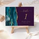 Numeração De Mesa Casamento com Púrpura Dourada Teal<br><div class="desc">A borda esquerda desta elegante e moderna placa de número da mesa de casamento apresenta uma cor azul-lacrimogênea,  borda agitada com falso brilho dourado. O texto personalizável combina letras douradas,  letras itálicas e placas em um fundo roxo.</div>