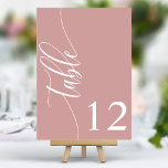 Numeração De Mesa Casamento de Caligrafia Moderna Rosa-Rosa Dusty<br><div class="desc">Mande seus convidados para seus assentos com esses números de mesas de casamento cor-de-rosa, elegantes e poeirentos. Apresentando uma design minimalista com a caligrafia moderna, esses números de tabelas adicionam um toque de sofisticação à sua recepção de casamento. O fundo suave e a tipografia elegante e limpa garantem uma leitura...</div>