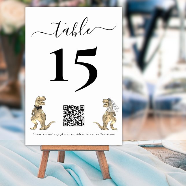 Numeração De Mesa Casamento de Dinossauro Código QR Preto e Branco p (Dinosaur wedding photo qr code upload elegant script black and white custom table number card)