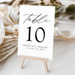 Numeração De Mesa Casamento de Elegância Moderna Branca e Negra<br><div class="desc">Trendy, cartões minimalistas de números das mesas de casamento com letras negras modernas com "Mesa" em um roteiro de caligrafia moderno. O design apresenta um fundo branco ou uma cor de sua escolha. O design repete atrás. Para solicitar os cartões de mesa: adicione seu nome, data do casamento e número...</div>