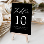 Numeração De Mesa Casamento de Elegância Moderna Espetacular e Preto<br><div class="desc">Trendy, cartões minimalistas de números das mesas de casamento com cartas brancas modernas com "Mesa" em um roteiro de caligrafia moderno. O design apresenta um fundo preto com speck brancos sutis. O design repete atrás. Para solicitar os cartões de mesa: adicione seu nome, data do casamento e número da tabela....</div>