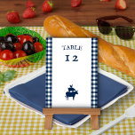 Numeração De Mesa Casamento de Gingham Azul CHURRASCO Vintage<br><div class="desc">Cartão de número da mesa de casamento do templo Vintage em azul e branco marinho. Esta charmosa design rusticidade tem letras vintage e xadrez tradicional em azul marinho e branco com elementos design que se adequam ao churrasco do quintal aos temas da fazenda rural. O design e o número da...</div>