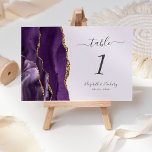 Numeração De Mesa Casamento de Lavanda de Agate Dourado Roxo<br><div class="desc">A borda esquerda desta elegante e moderna placa de número da mesa de casamento apresenta uma cor d'água púrpura e borda agitada com falso brilho dourado. O texto personalizável combina a escrita manual de cinzas de carvão e as fontes itálicas e em copperplate em um fundo de lavanda.</div>