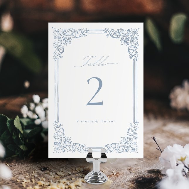Numeração De Mesa Casamento de Script Elegante de Moldura Azul Dusty (Dusty Blue Vintage Frame Elegant Script Wedding Table Number)