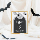 Numeração De Mesa Casamento de Spiders e Bola de Disco Retro Hallowe<br><div class="desc">Apresentando nosso cativante "Halloween Retro Disco Spiders" Invitation Suite - uma mistura perfeita de encanto e glamour que certamente lançará um feitiço em seus convidados! Abraçar o espírito da estação com esse conjunto singularmente encantador,  com aranhas negras,  uma bola prateada cintilante,  e um design de arco cativante. #zazzlemade</div>