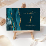 Numeração De Mesa Casamento Dourado de Agata Azul-Teal Escuro<br><div class="desc">A borda esquerda desta elegante e moderna placa de número da mesa de casamento apresenta uma cor azul-lacrimogênea,  borda agitada com falso brilho dourado. O texto personalizável combina letras douradas,  letras itálicas e placas em fundo negro.</div>