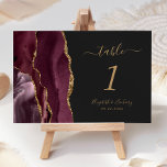 Numeração De Mesa Casamento Dourado de Agate Dark<br><div class="desc">A borda esquerda desta elegante e moderna placa de número da mesa de casamento apresenta uma borda de cor-d-água borrifada,  aparada com falso brilho dourado. O texto personalizável combina manuscrito dourado e fontes itálicas e em prato em um plano de fundo off-black.</div>