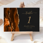 Numeração De Mesa Casamento Dourado de Agate Laranja Queimado<br><div class="desc">A borda esquerda desta elegante e moderna placa de número da mesa de casamento apresenta uma borda de cor de água laranja queimada,  aparada com falsa brilho dourado. O texto personalizável combina manuscrito dourado e fontes itálicas e em prato em um fundo preto escuro.</div>