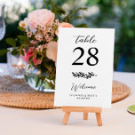 Numeração De Mesa Casamento Elegante Romântico Verde<br><div class="desc">Cartão de mesa de casamento elegante com uma combinação de um clássico roteiro de casamento e um serifa elegante,  um galho verde e fontes pretas num fundo branco.</div>