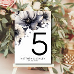 Numeração De Mesa Casamento Floral Branco Negro e Elegante Moderno<br><div class="desc">Design de casamento simples e giro, preto e branco. Um olhar clássico, mas caprichoso, com flores pretas, cinzas e creme coloridas, com fontes pretas e cartazes modernos. Edite todo o texto para suas próprias informações. Você pode até mudar a cor de fundo para qualquer coisa que quiser! Também tenho outros...</div>