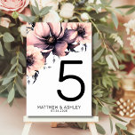 Numeração De Mesa Casamento Floral Cor-de-Rosa Blush Moderno<br><div class="desc">Design de casamento de flores brancas e rosas e simples, preto e branco. Um olhar clássico, mas caprichoso, com flores cor-de-rosa, pretas, cinzas e creme, com fontes pretas e cartazes modernos. Edite todo o texto para suas próprias informações. Você pode até mudar a cor de fundo para qualquer coisa que...</div>
