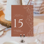 Numeração De Mesa Casamento floral de terracotta desenhado pela mão<br><div class="desc">Ilustração delicada e elegante de flor desenhada à mão e detalhes modernos de tipografia de roteiro, em terra cotta e branca, simples e romântica. Cartões de mesa florais de excelente para casamento rústico moderno, casamento de jardim do país, e simples casamento de boho no outono e no inverno. Totalmente personalizável...</div>