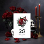 Numeração De Mesa Casamento Gótico de Esqueleto Floral Vermelho<br><div class="desc">Cujo vintage floral crânio gótico número da mesa de casamento em sotaque vermelho personalizável para seus detalhes do evento.</div>