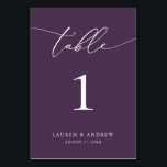 Numeração De Mesa Casamento Minimalista de Roxo Plum | Personalizaçã<br><div class="desc">(**NOTA: Para solicitar,  basta ajustar o número da tabela (e o nome/data) e adicionar cada número ao carrinho separadamente. Em seguida,  faça check-out assim que terminar.) Belo,  elegante,  moderno e minimalista,  cartão de número de mesa. Totalmente personalizável com seus nomes (ou Nome do Evento) e Data.</div>