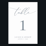 Numeração De Mesa Casamento Minimalista Dusty Blue | Mesa personaliz<br><div class="desc">(**NOTA: Para solicitar,  basta ajustar o número da tabela (e o nome/data) e adicionar cada número ao carrinho separadamente. Em seguida,  faça check-out assim que terminar.) Belo,  elegante,  moderno e minimalista,  cartão de número de mesa. Totalmente personalizável com seus nomes (ou Nome do Evento) e Data.</div>