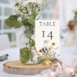 Numeração De Mesa Casamento Rustic Dusty Blue Selvagens & Daisies<br><div class="desc">Descubra o epítome da elegância rústica com a nossa placa de número da mesa de casamento rústica, onde a beleza eterno encontra a delicada graça da natureza. Contra um pano de fundo branco intocado, surge um buquê de aquarela pintado manualmente, apresentando uma mistura harmoniosa de flores silvestres poeirentas, azuis e...</div>