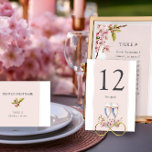 Numeração De Mesa Cherry Blossom Recepção de casamento<br><div class="desc">Número da mesa de casamento Cherry Blossom com texto personalizado opcional. Um belo design branco e cor-de-rosa, enfeitado com delicada flor de cereja e copos de champanhe, dando uma sensação graciosa e botânica para sua celebração. A design dá o tom para um dia romântico e inesquecível que encarna a beleza...</div>