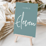 Numeração De Mesa Dusty Teal Hand Scripting Mesa 12<br><div class="desc">Cartões simples e chic em aqua empoeirado e branco fazem uma declaração elegante no seu casamento ou evento. Design apresenta "mesa [number]" em uma combinação de olhares de serif clássica e de caracteres de script manuscritos. Design repete-se de ambos os lados. Cartões numerados individualmente vendidos separadamente; solicite cada número de...</div>