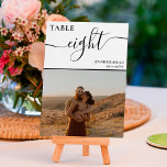 Numeração De Mesa Foto elegante de casamento branco preto<br><div class="desc">Simples número da mesa de casamento de guião preto branco com listras geométricas e foto,  e adicione sua foto no fundo para um saquê de casamento.</div>