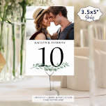 Numeração De Mesa Foto: Greenery Wedding Table Number Sinal<br><div class="desc">Decorra as mesas de recepção de casamento com memórias de fotos nos sinais de números de tabela. Esses sinais de 3, 5x5" apresentam uma foto em cada lado (o mesmo ou diferente), nomes e um sotaque verde-aquarela. Incluir várias fotos da noiva e fotos de noivado do noivo ou fotos de...</div>