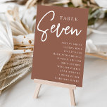 Numeração De Mesa Mesa Scripted SVEN   Nomes de Convidado<br><div class="desc">Cartões simples e chic em tons de terra, marrom e branco, fazem uma declaração elegante no seu casamento ou evento. Design apresenta "mesa [number]" em uma combinação de olhares de serif clássica e de caracteres de script manuscritos, com nomes individuais de convidados por baixo. Design repete-se de ambos os lados....</div>