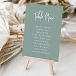 Numeração De Mesa Moderno Manuscrito   Nomes de Convidado Clássicos<br><div class="desc">Cartões simples e chic em Eucalyptus Green e White fazem uma declaração elegante no seu casamento ou evento. Design apresenta "mesa [número]" em letra de script manuscrita,  com nomes de convidado individuais abaixo na tipografia da serif do eterno. Design repete-se de ambos os lados.</div>