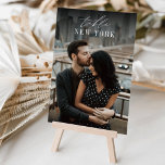 Numeração De Mesa Nome e Foto de Destino de Viagem de Casamento<br><div class="desc">Adicione um toque especial de acabamento às suas mesas de recepção de casamento com estas placas de nome de mesa de fotos personalizadas. Nomeie cada mesa após um destino de viagem memorável e adicione uma foto e o nome de destino. Sua foto aparece no cheio sangrando com o nome do...</div>