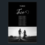 Numeração De Mesa Número da Tabela de Casamento de Fotos do Script P<br><div class="desc">Um belo design de um roteiro de caligrafia preto e branco mostrando a foto do casal. Um casal de fotos moderno com elementos minimalistas simples. Um design de número de mesa moderno ideal para quem adora caligrafia de guião, designs pretos e brancos e papelaria de casamento de fotos. Os convites...</div>