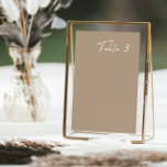 Numeração De Mesa Número da Tabela de Casamento Moderno de Taupe Sim<br><div class="desc">A simplicidade do design lhe permite complementar sem esforço qualquer tema de casamento ou estilo de decoração, fazer-o como uma escolha versátil para o seu dia especial. A tipografia nítida e a design elegante criam um olhar moderno e sofisticado, dando o tom para uma celebração memorável de casamento. Projetado para...</div>