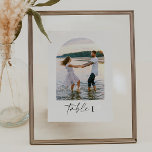 Numeração De Mesa Números de Tabela de Fotos Elegantes Modernos<br><div class="desc">Este é um elegante e moderno número de mesas com uma bela fonte caligráfica e design minimalista. Edite a maioria dos textos e todas as cores para fazer com que este número da tabela de fotos seja ajustado às suas necessidades de evento e estilo pessoal // Para itens correspondentes, visite...</div>