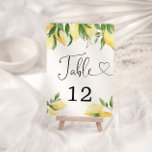Numeração De Mesa Placa de Mesa de Limão de Cor de Água Moderna<br><div class="desc">Aperte a doçura do amor em sua celebração com nossos itens! Infundidos com o vibrante charme de limões de aquarelas e elementos botânicos, esses itens são uma declaração de fidelidade de alegria. A combinação deliciosa de matizes cítricos e de verde exuberante cria uma atmosfera refrescante e romântica. Mergulhe seu chá...</div>