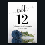 Numeração De Mesa Refletindo Casamento Elegante de Rosa de Azul de A<br><div class="desc">Estas belas cartas de números de mesa facilitarão aos seus convidados encontrar os seus lugares na sua recepção de casamento. Apresenta um design maravilhoso com a caligrafia de script e um rosa azul de aço solteiro empoeirado deitado do lado com ondas de ondulação e reflexões. Há espaço para os nomes...</div>