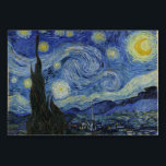 Numeração De Mesa Starry Night por Vincent Van Gogh<br><div class="desc">Starry Night, por Vincent Van Gogh, o óleo na canvas 1889, é uma pintura de paisagem de uma vasta espiral de estrelas brilhantes sobre uma paisagem de cidades distantes e colinas ondulantes, com uma ascensão de árvores de solteiro ciprestes no primeiro plano, como uma chama verde-escura. Van Gogh pintou sua...</div>