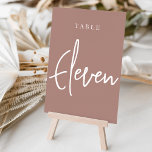 Numeração De Mesa Terracotta - Mesa 11 com script<br><div class="desc">Cartões simples e chicos de números de mesas na Terra Terracotta e Branco fazem uma declaração elegante no seu casamento ou evento. Design apresenta "mesa [number]" em uma combinação de olhares de serif clássica e de caracteres de script manuscritos. Design repete-se de ambos os lados. Cartões numerados individualmente vendidos separadamente;...</div>