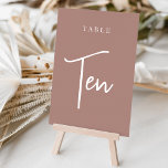 Numeração De Mesa Terracotta - Mesa RTE com script<br><div class="desc">Cartões simples e chicos de números de mesas na Terra Terracotta e Branco fazem uma declaração elegante no seu casamento ou evento. Design apresenta "mesa [number]" em uma combinação de olhares de serif clássica e de caracteres de script manuscritos. Design repete-se de ambos os lados. Cartões numerados individualmente vendidos separadamente;...</div>