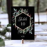 Numeração De Mesa Verde dourado em Preto | Casamento de Natal<br><div class="desc">Estes números deslumbrantes das mesas de núpcias de Natal apresentam uma falso estrutura geométrica de ouro com folhas de ouro correspondentes,  verde de Natal e bagas brancas em um fundo preto moderno. Perfeito para o seu casamento no inverno elegante.</div>