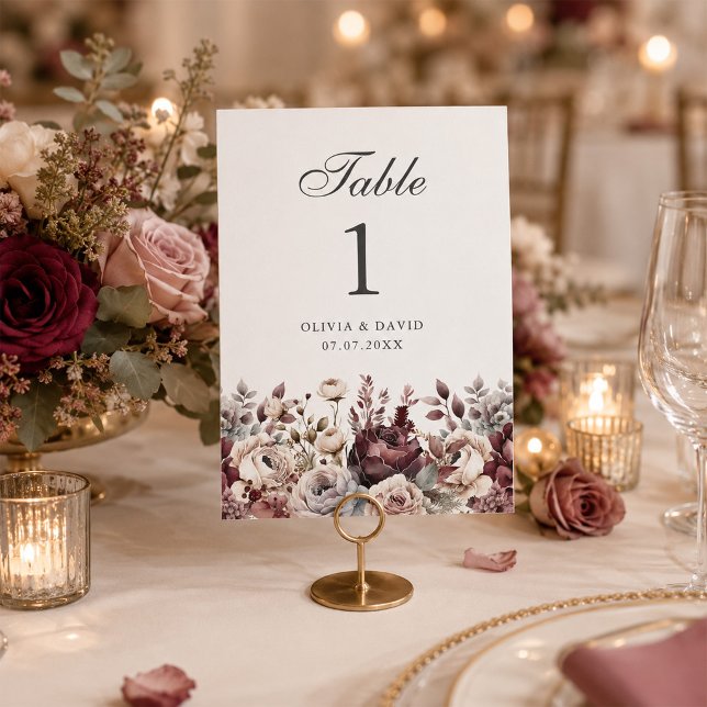 Número de Mesa de Casamento Burgundy e Rosa Desbot (Elegant Burgundy & Dusty Rose Wedding Table Number on an elegant wedding dinner table)